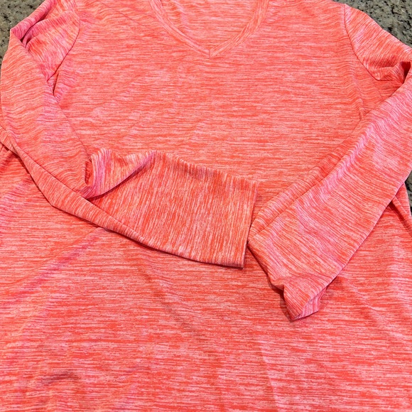 A set of 4 athletic long sleeved tops - Picture 5 of 5